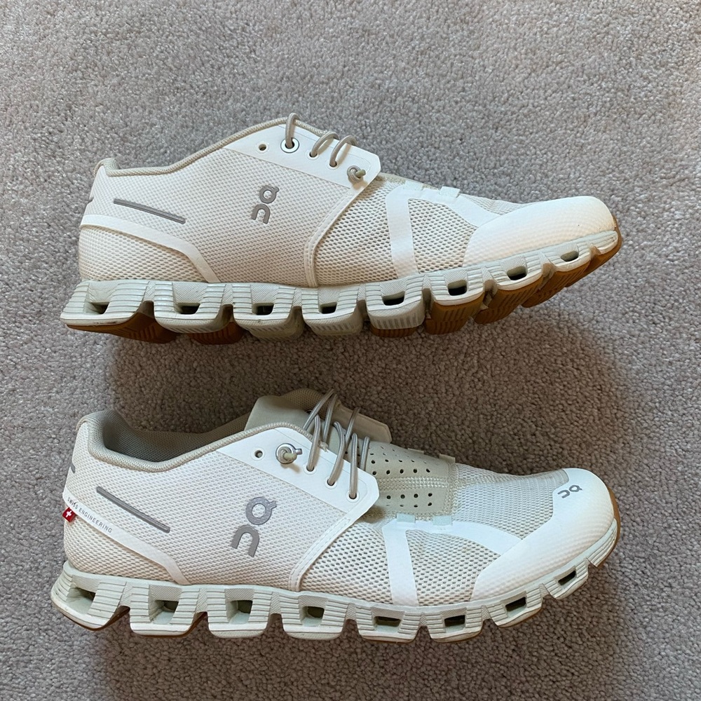 Cloud On sneakers size 9.5
